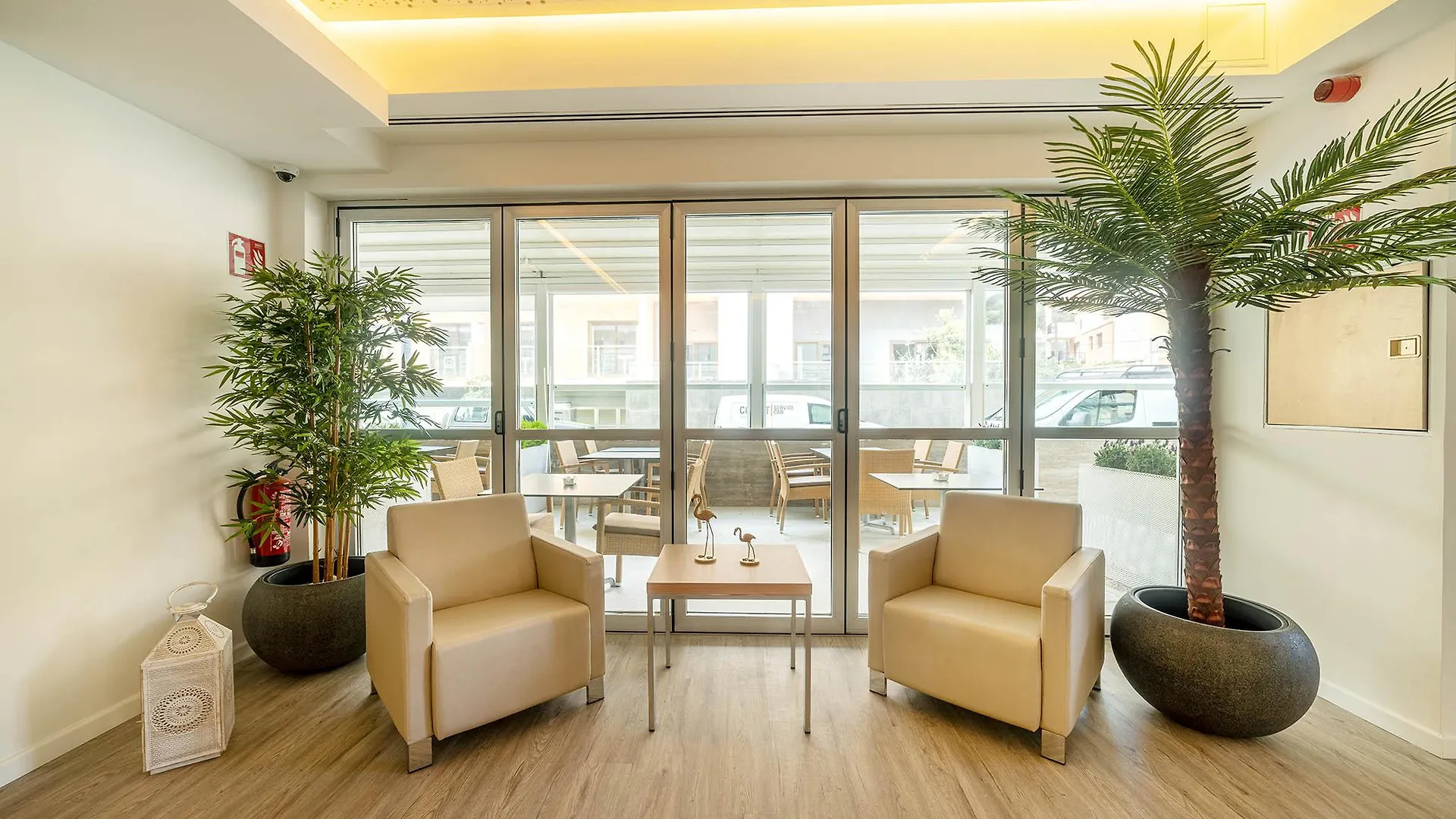 Hotel The Sky - Adults Only 칼라 라트자다
